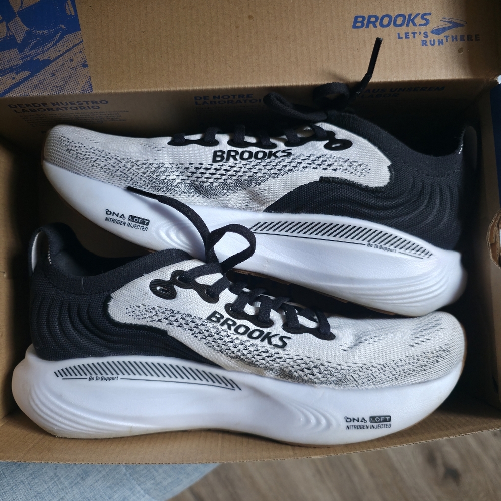 Brooks Adrenaline GTS 25 Running Shoes Women’s Size 8 Only 35 Miles